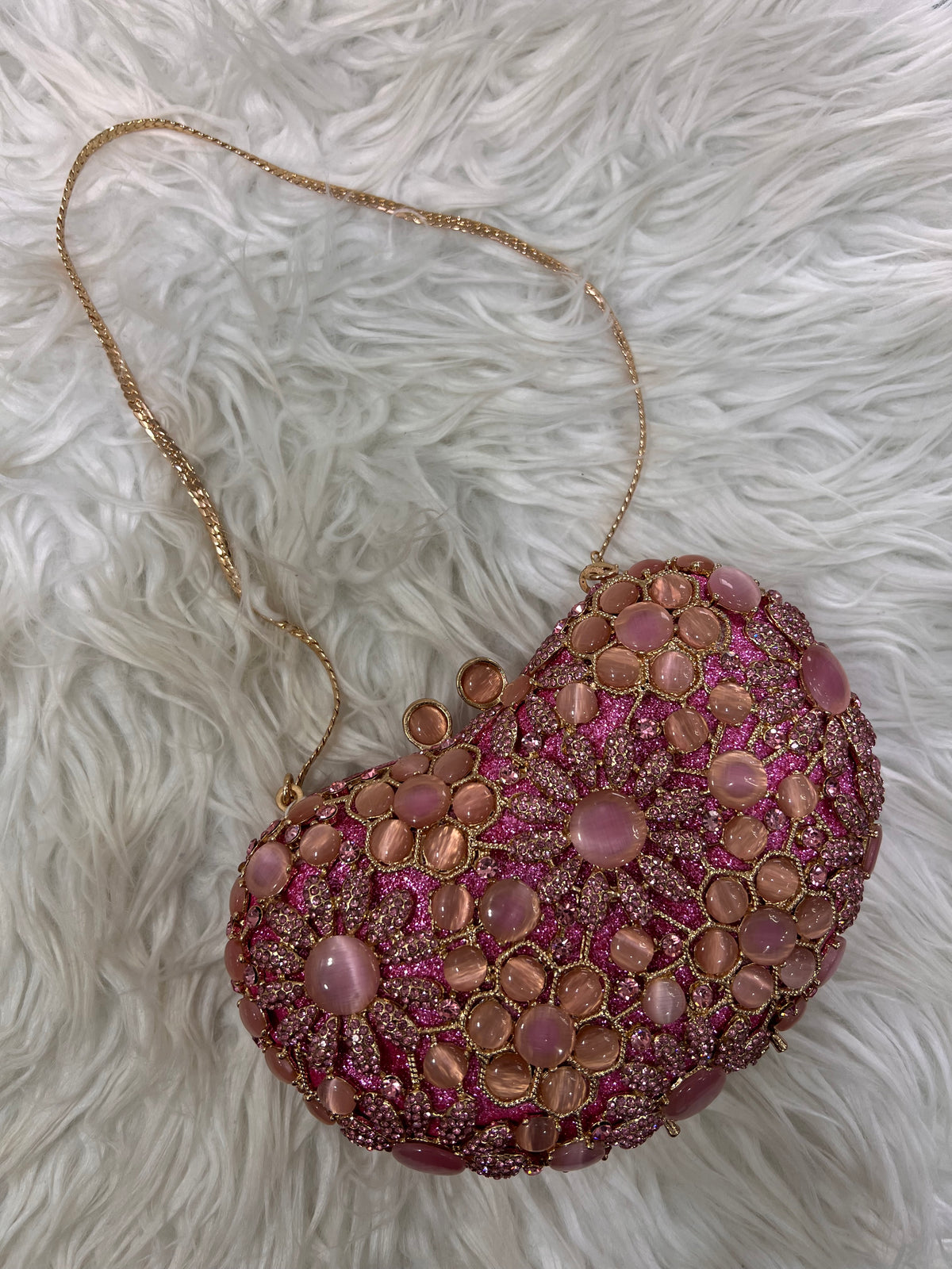 Set on a warm gold-tone frame with a matching stone top clasp and detachable chain strap, it seamlessly transitions from a glamourous handheld clutch to an elegant shoulder bag
Ideal For: Weddings, Bridal Showers, Galas, Cocktail Parties, and Formal Receptions