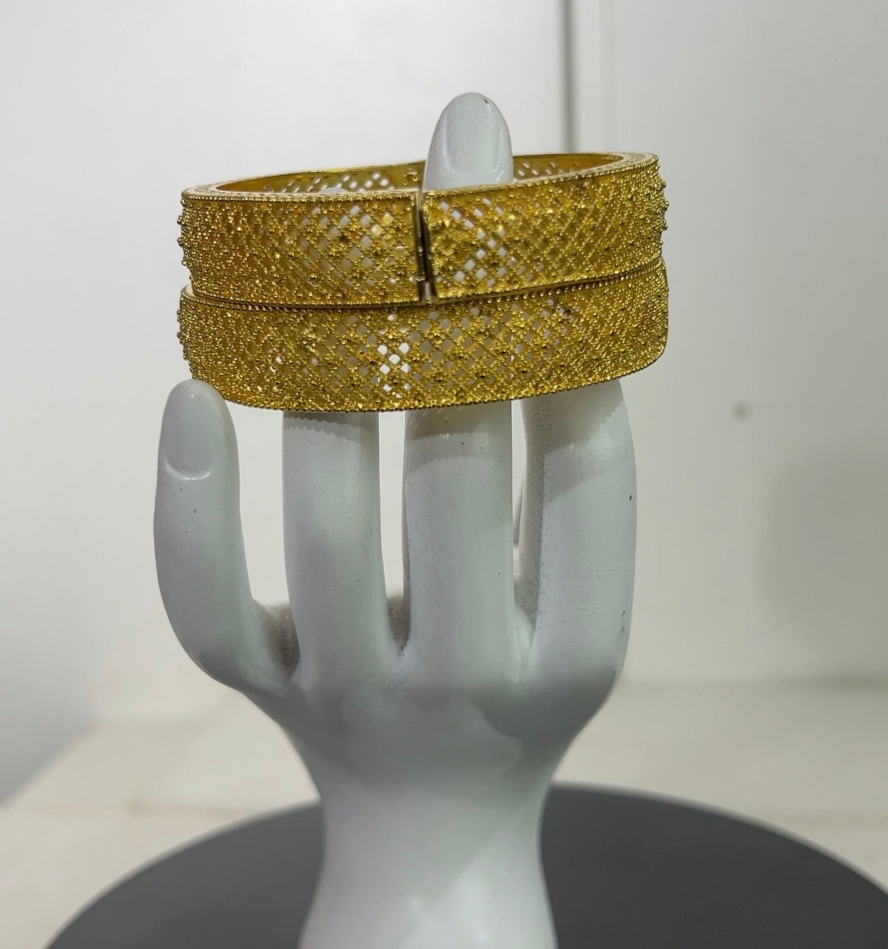 these statement sets offer an authentic, heirloom-quality aesthetic that transforms bridal attire, evening gowns, and festive wear into a regal masterpiece.