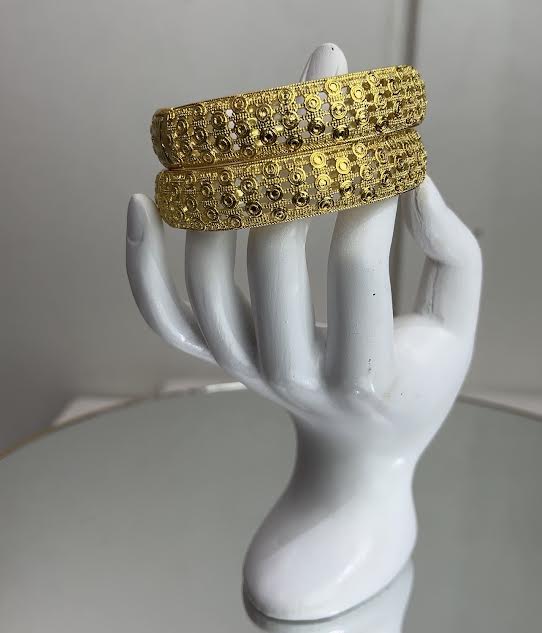 The outer textured diamond shapes are polished smooth to the touch, meaning zero risk of snagging delicate embroidery, lace, or formal fabrics.