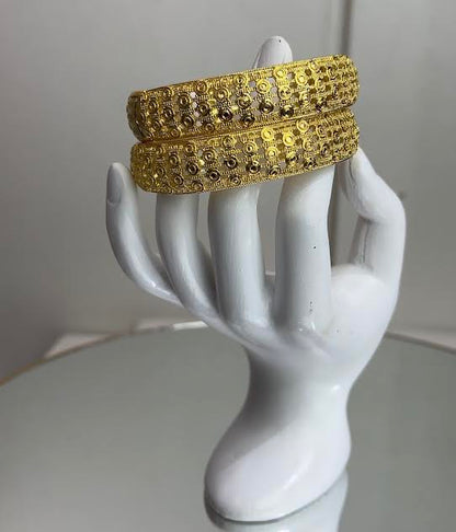 The outer textured diamond shapes are polished smooth to the touch, meaning zero risk of snagging delicate embroidery, lace, or formal fabrics.