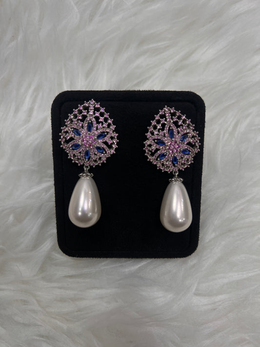 Perfect for brides, gala evenings, or adding a touch of old-world romance to your formal attire.