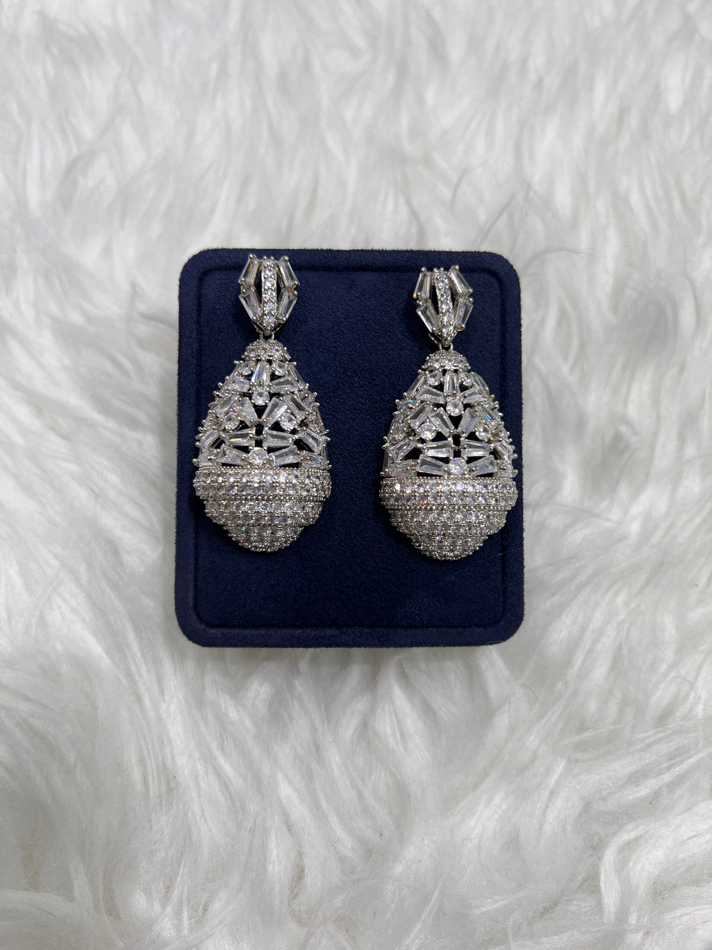 Perfect for brides, galas, and formal receptions.