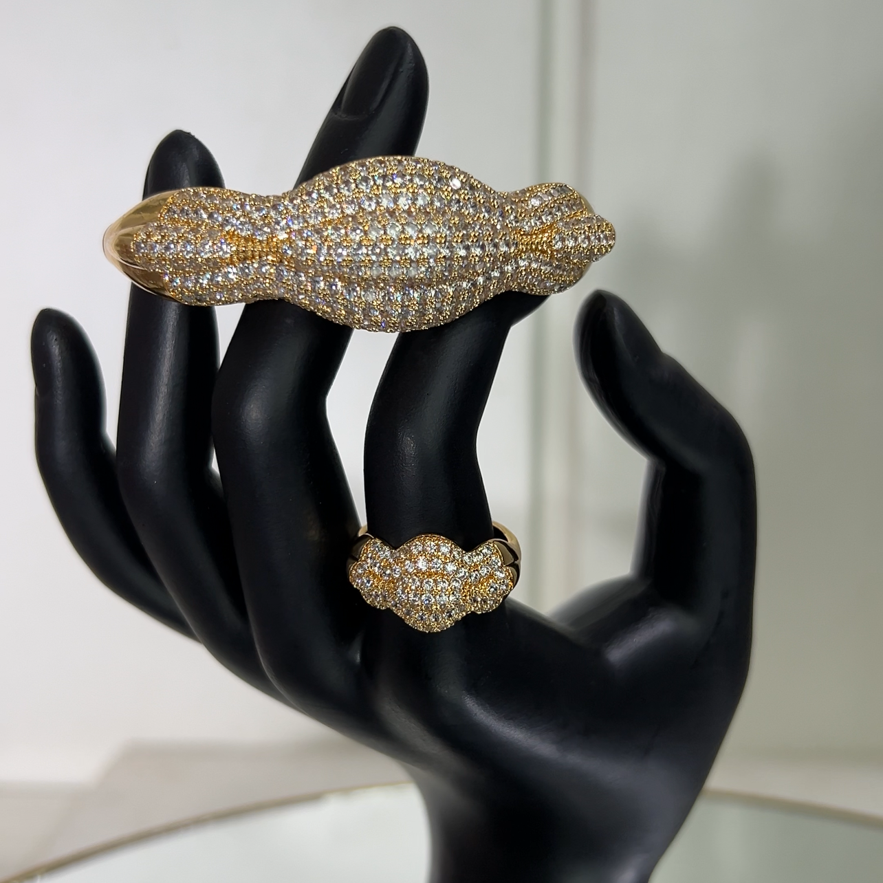BANGLES