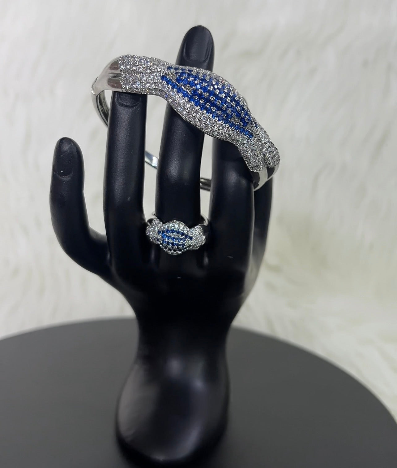 BANGLES