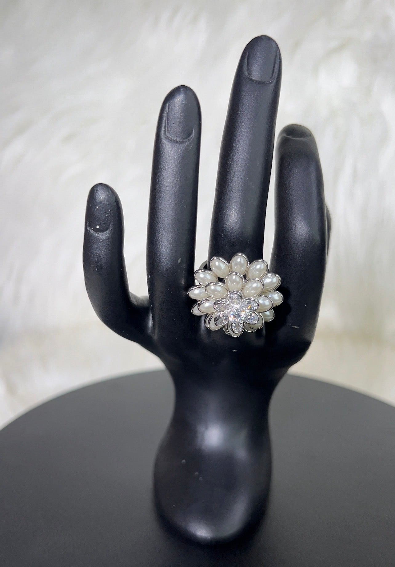 A classic bridal essential that seamlessly blends traditional pearl beauty with contemporary sparkle.