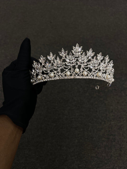 A silver-toned floral tiara with clear rhinestones and pearl accents,

 Best For: Classic brides, vintage-themed weddings, and lace or satin bridal gowns.