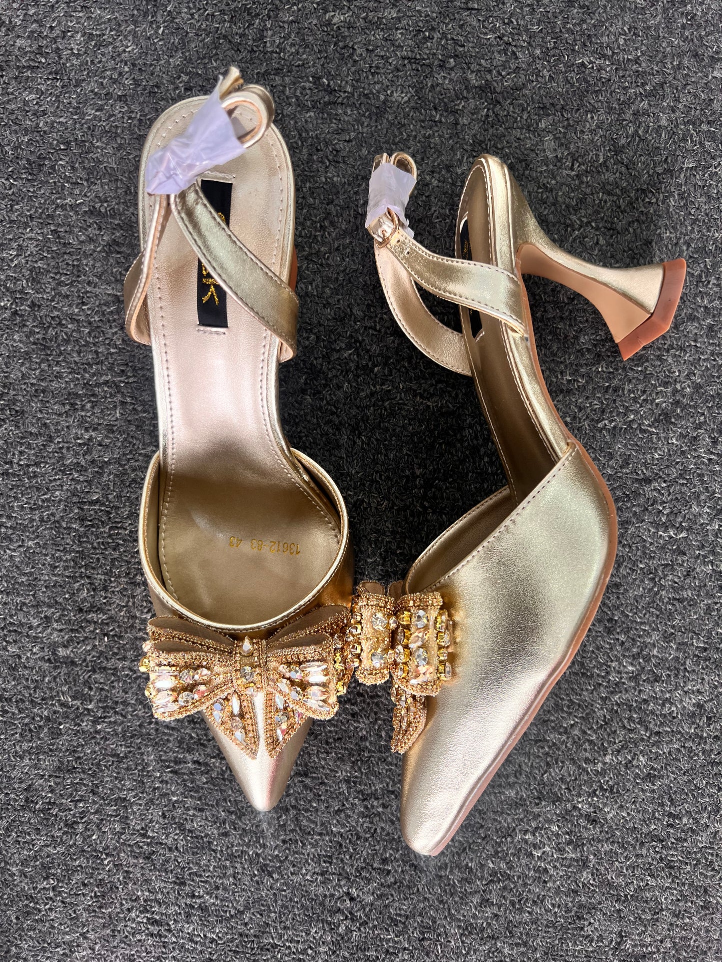 These heels are perfect for brides looking for a "pop of color," wedding guests, or gala attendees who want to balance comfort with high-impact style.