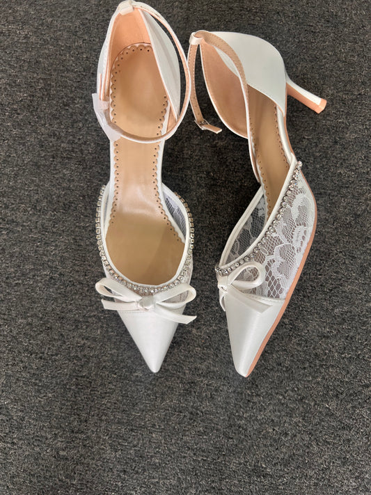 These pumps are the ideal choice for brides, bridesmaids, or anyone attending a formal white-tie event.