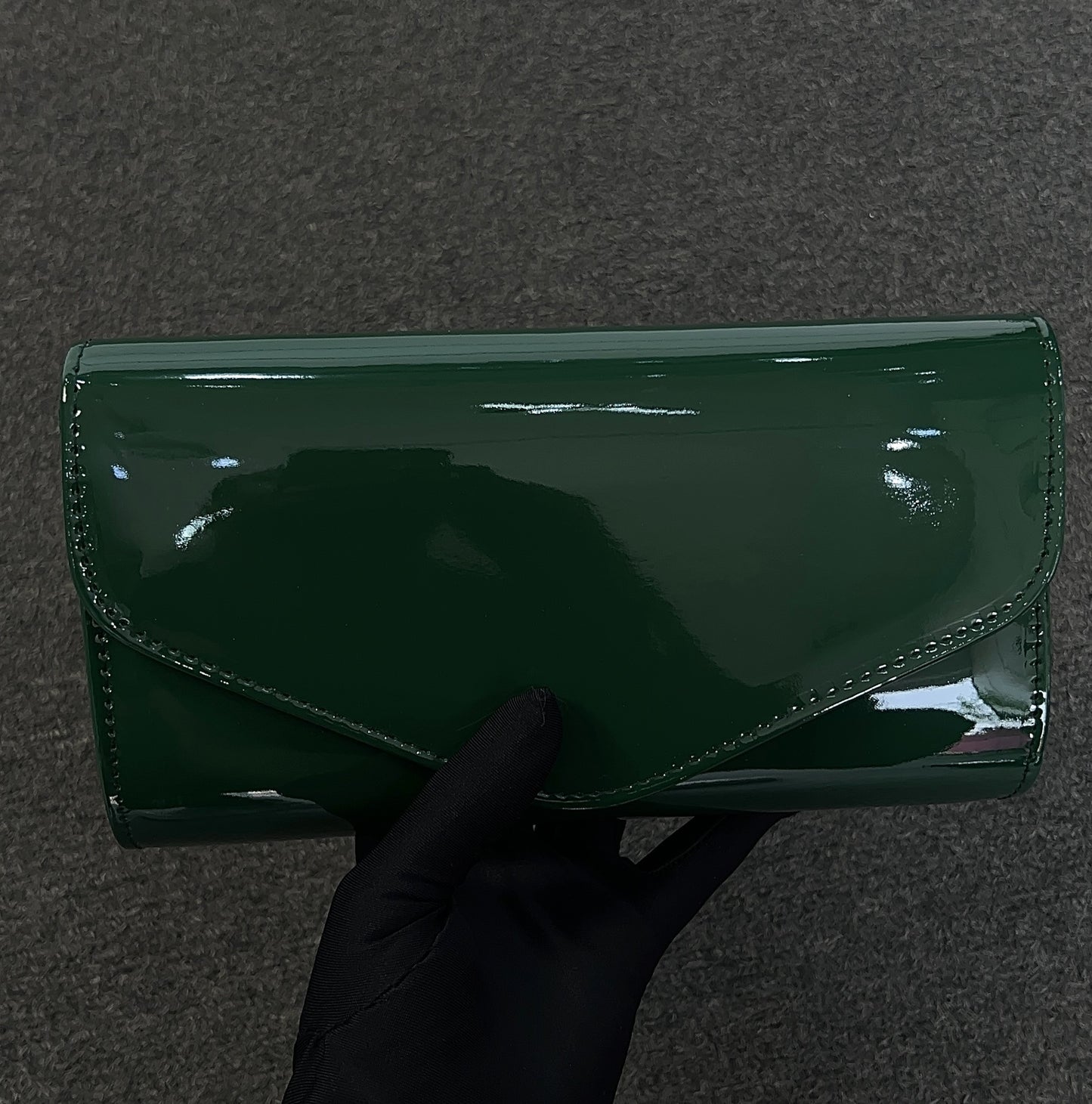 GLOSSY ENVELOPE PARTY PURSES