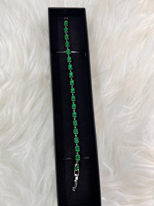 Green bracelet with silver clasp ,Its rich, emerald-toned green crystals provide a dramatic and luxurious contrast
