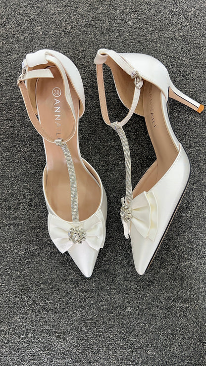 Perfect for the bride who wants a blend of classic romance and modern sparkle.