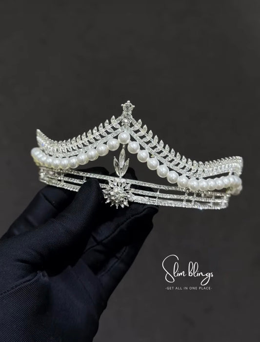 Exquisite for half-up, half-down hairstyles, beach or garden weddings, and sleek sheath dresses.