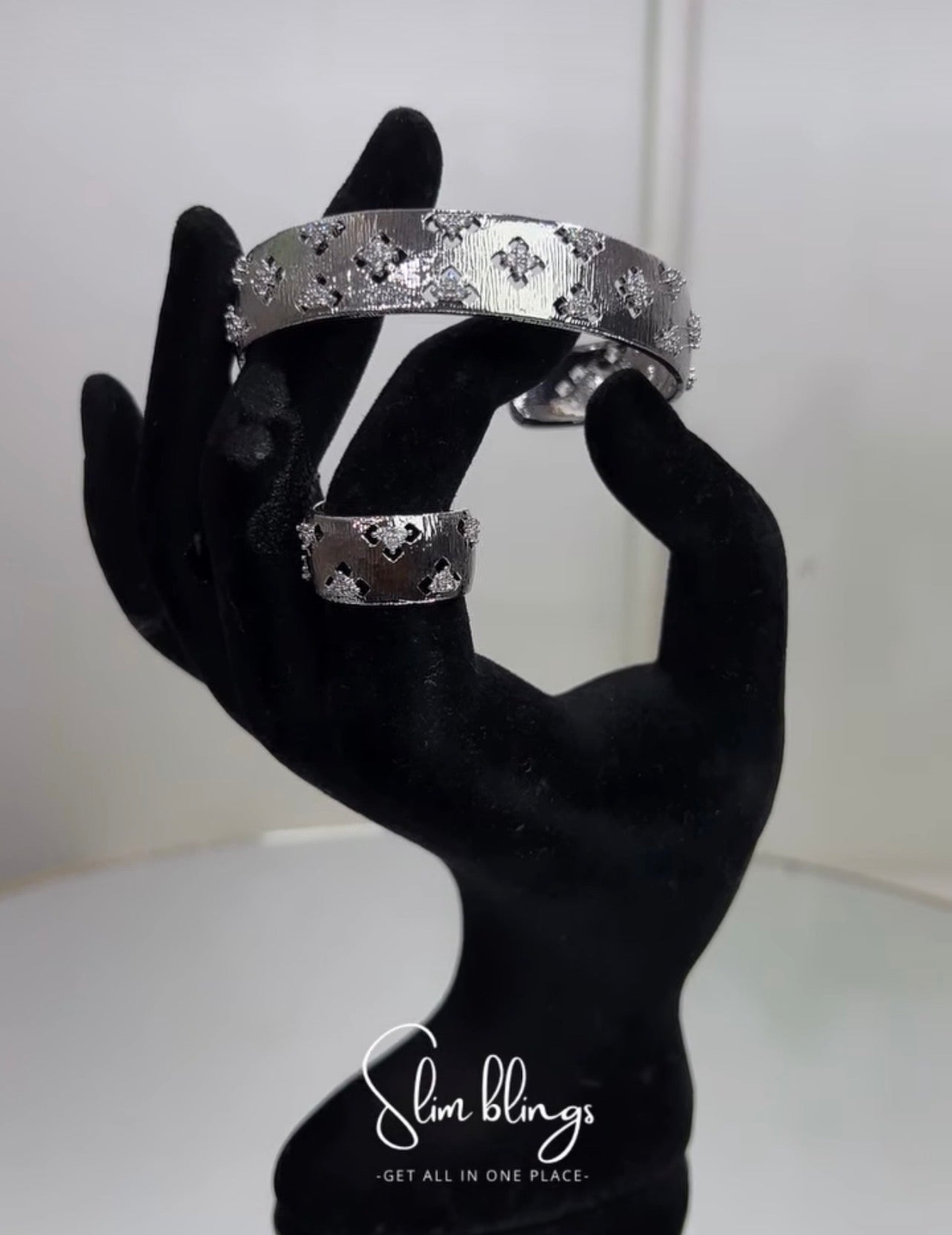 BANGLES