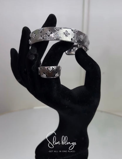 BANGLES