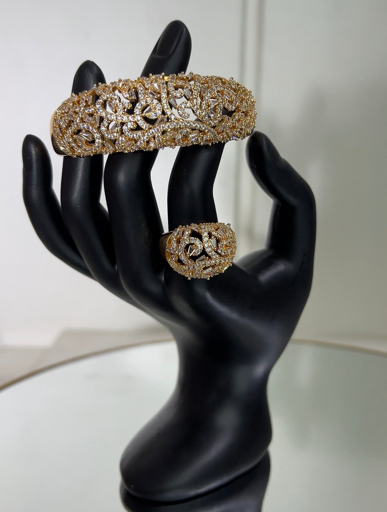 It is perfect for bridal wear, galas, or formal evening occasions.