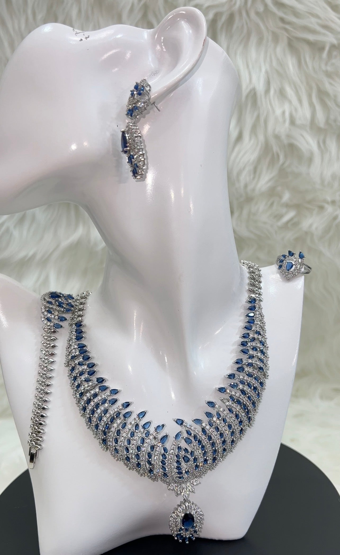 A dramatic, deep-V contouring statement piece with a smooth, flexible inner build that rests flat against the collarbone. Secured with a heavy-duty, seamless safety lock.
