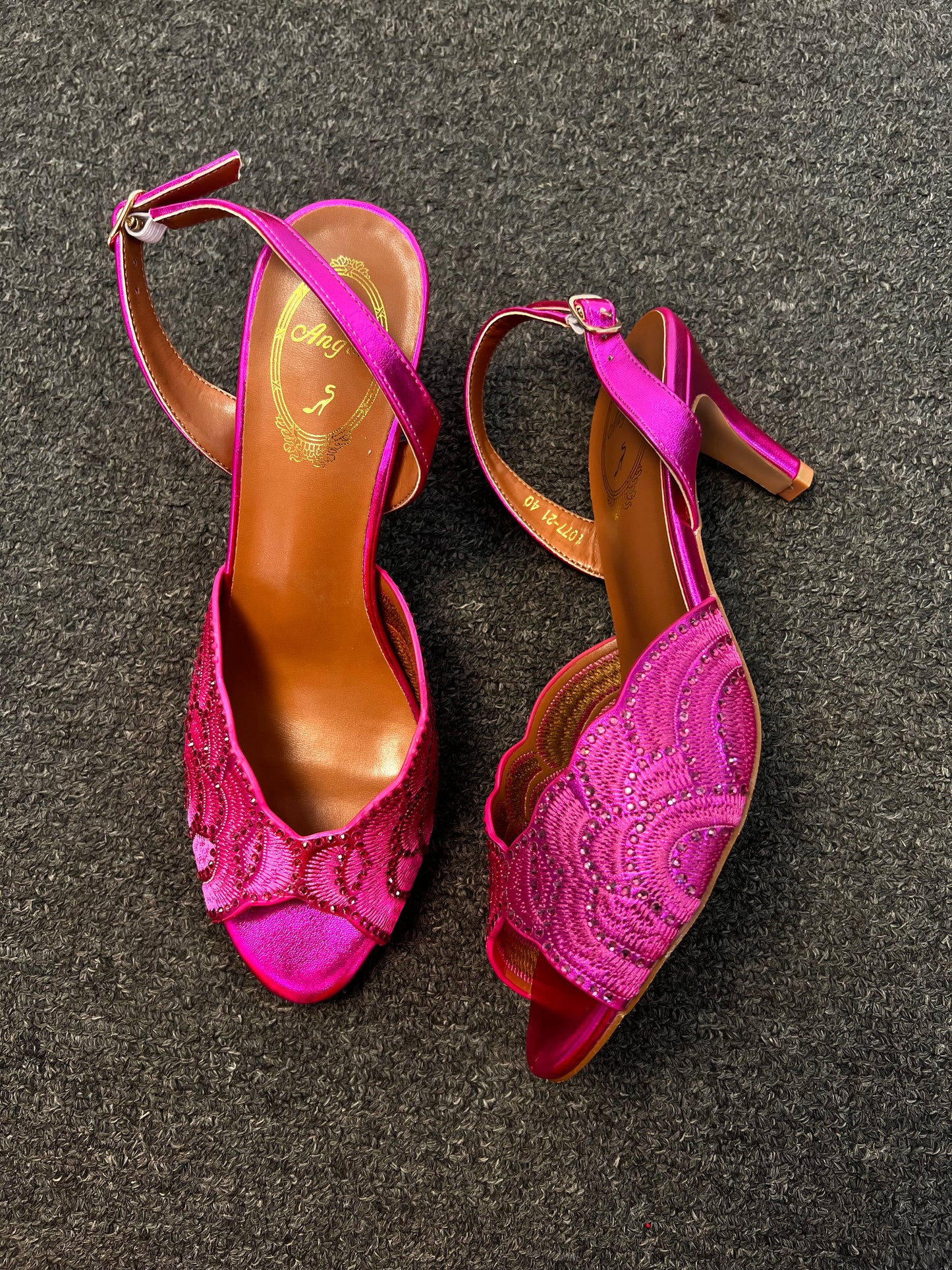 OPEN TOE SHOE