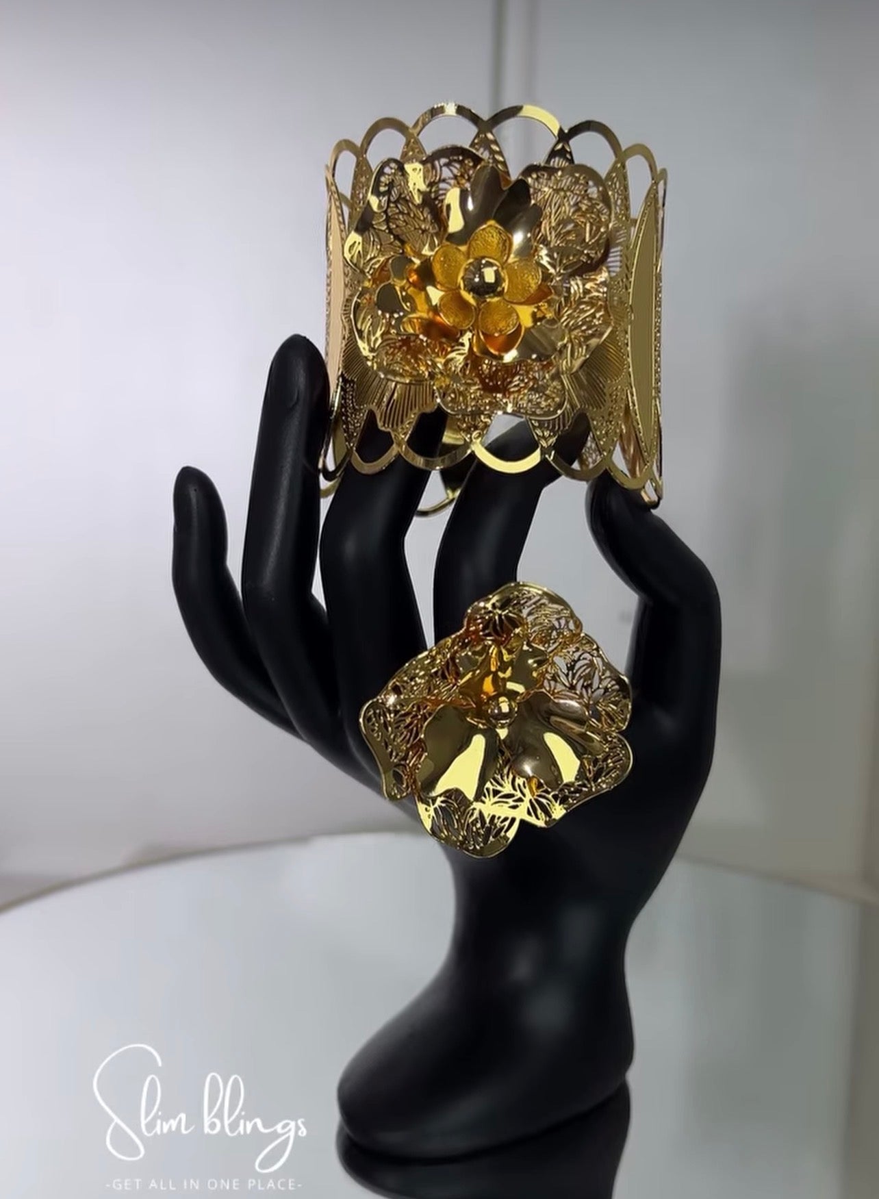 this set strikes the perfect balance between traditional elegance and modern luxury styling, making it an exquisite crowning piece for brides, celebratory hosts, and high-fashion galas.