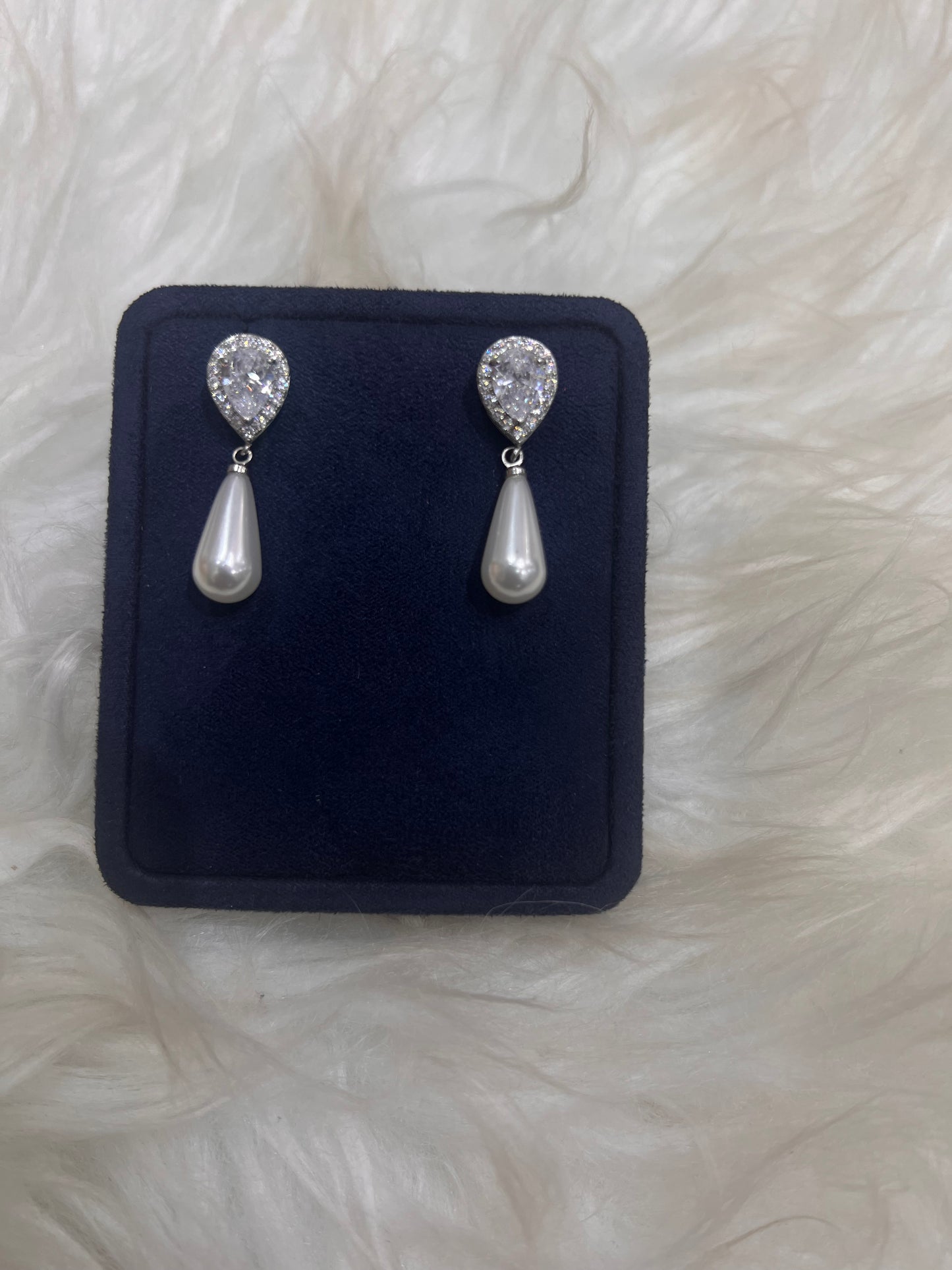 This flawless combination of high-intensity diamond fire and smooth pearl luster creates a breathtaking, red-carpet-ready look that elevates any formal gown.