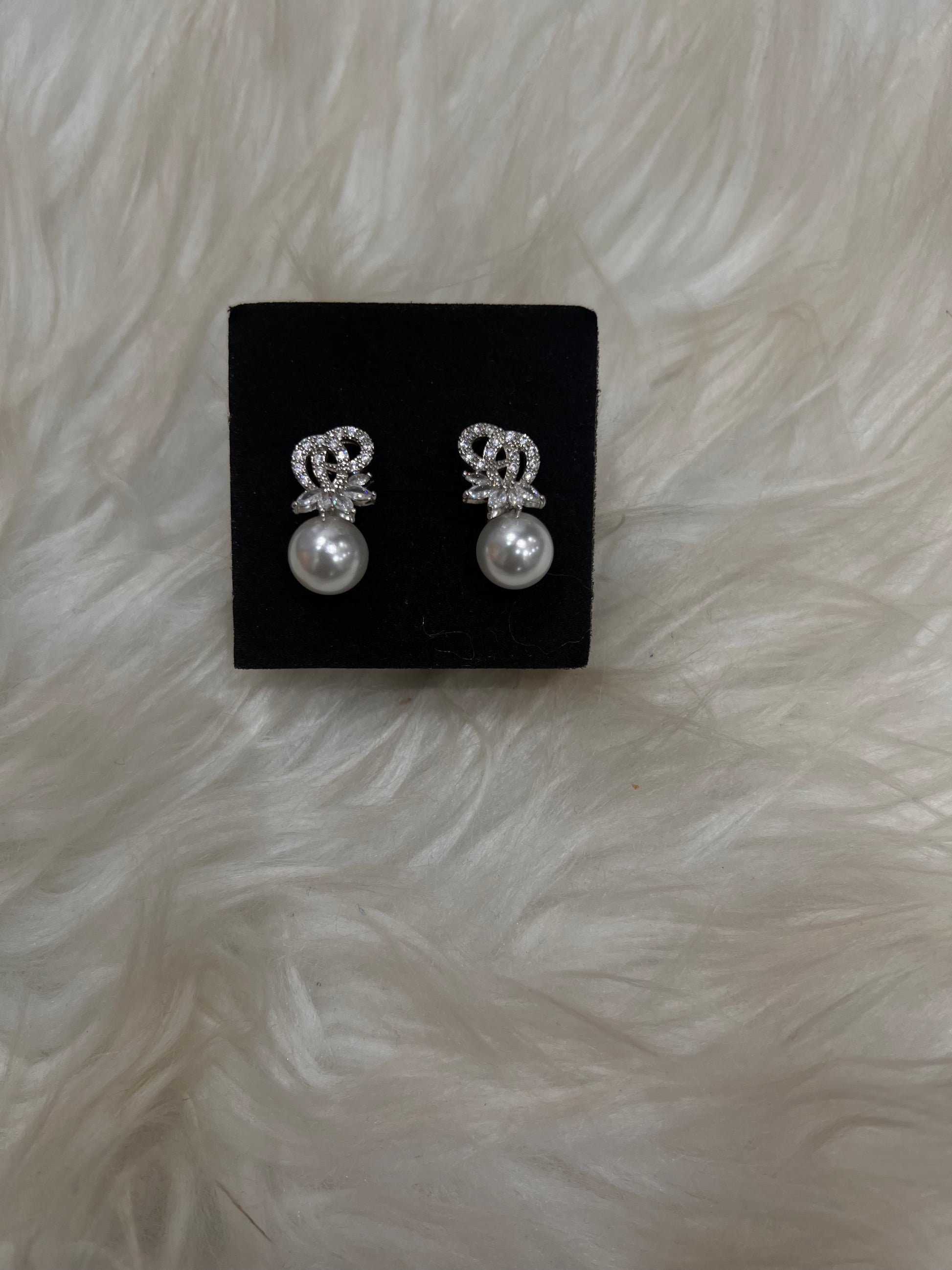 this pair is designed for the bride who loves timeless heirloom styling.