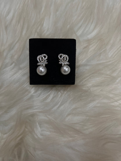 this pair is designed for the bride who loves timeless heirloom styling.
