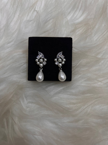 these earrings frame the face beautifully, pairing effortlessly with classic lace or modern satin bridal gowns.