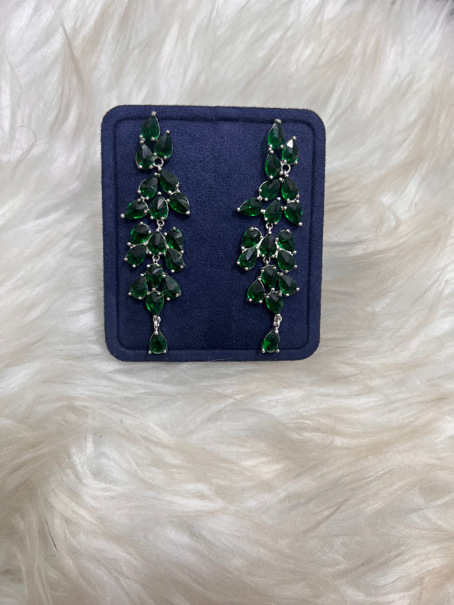  Perfect for high-end galas, holiday events, or a bold bridal statement.