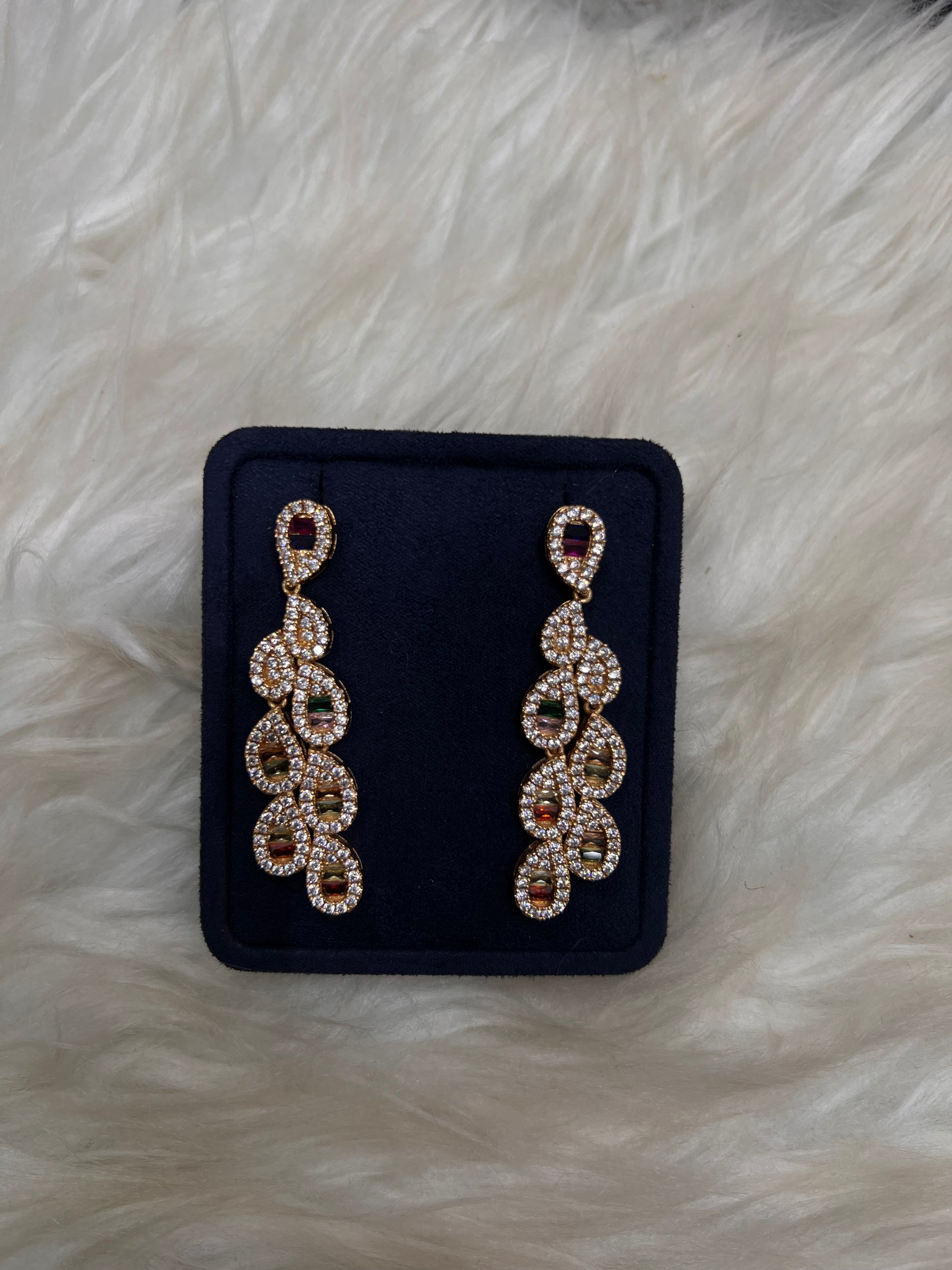 A sophisticated take on multicolor luxury. Offers brilliant versatility, reflecting a spectrum of colors that complements almost any gown colorway.