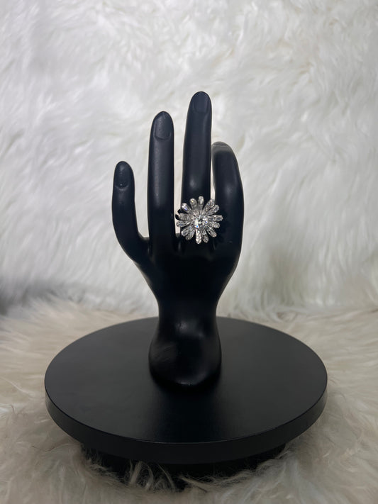 Despite its dramatic, maximalist silhouette, the ring is balanced for a lightweight feel, ensuring comfort for the duration of any event.