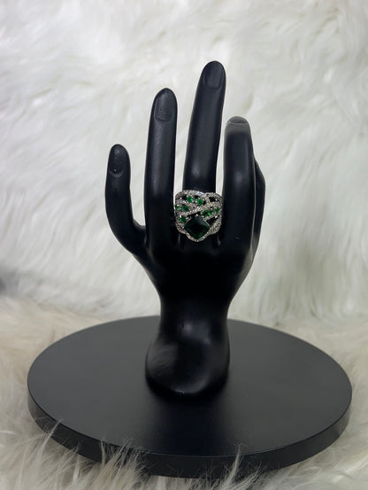Despite its bold, high-end appearance, the band is meticulously engineered to be completely snag-free and incredibly lightweight, ensuring you can celebrate in effortless comfort all night long