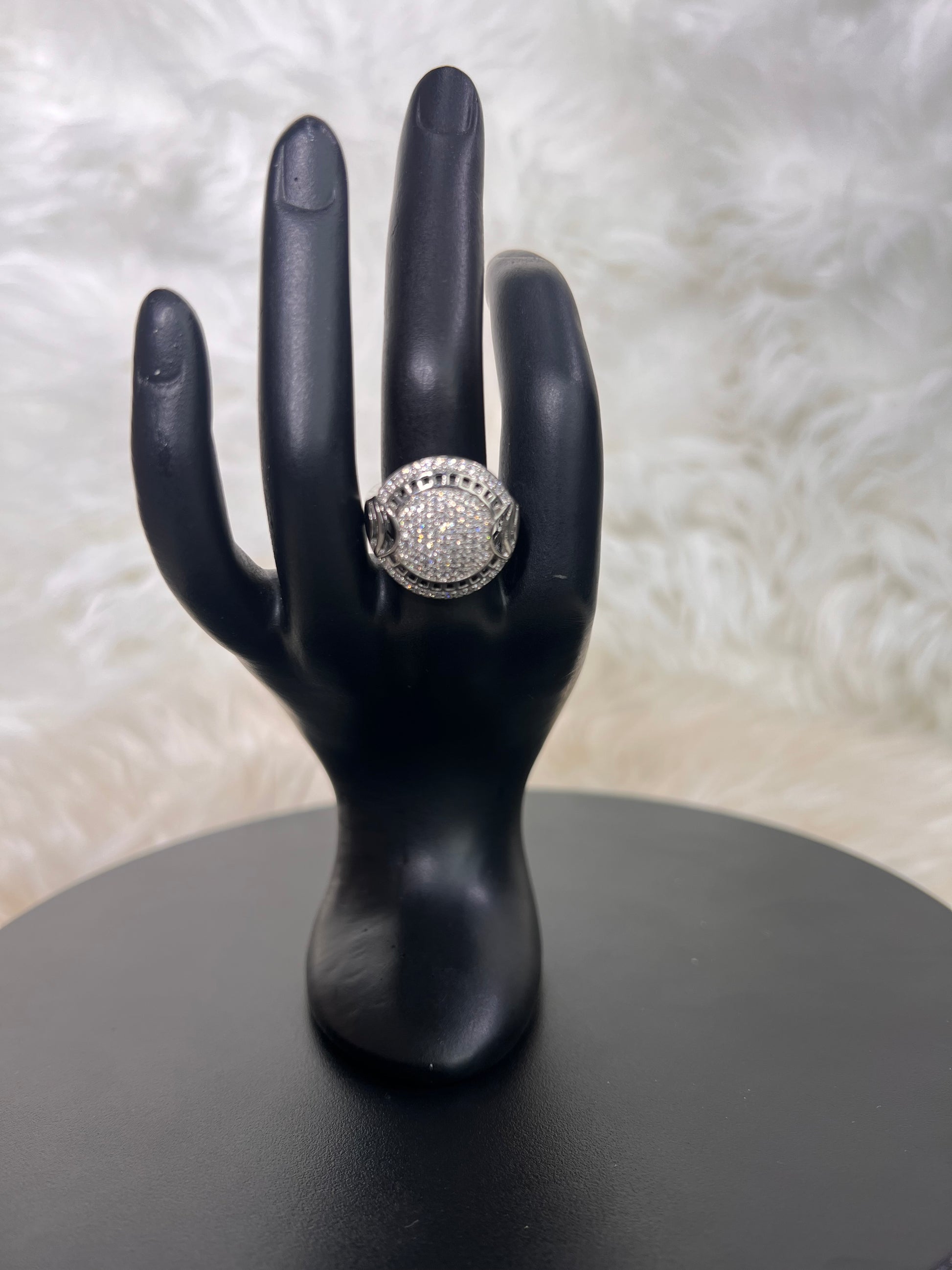 Perfect for galas, red carpets, or high-fashion evening wear, it’s the ultimate standalone accessory for the modern trendsetter.