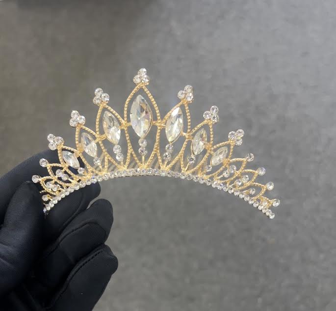 Perfect for brides, bridesmaids, proms, pageants, or any formal evening event where you deserve to shine
